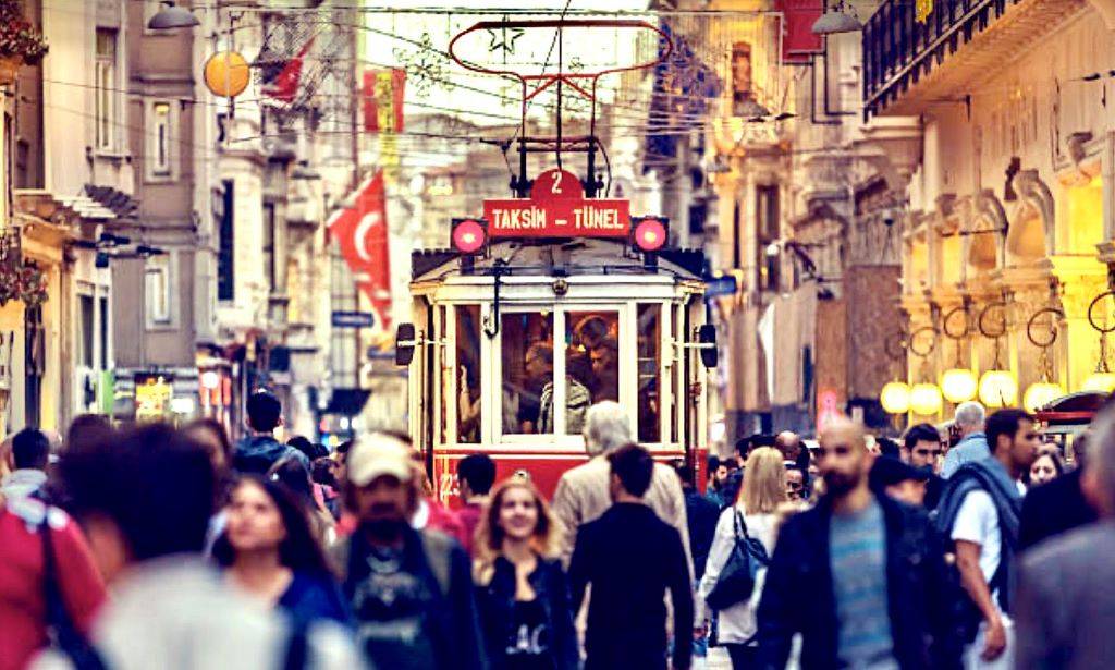 istiklal avenue taksim tram beyoglu